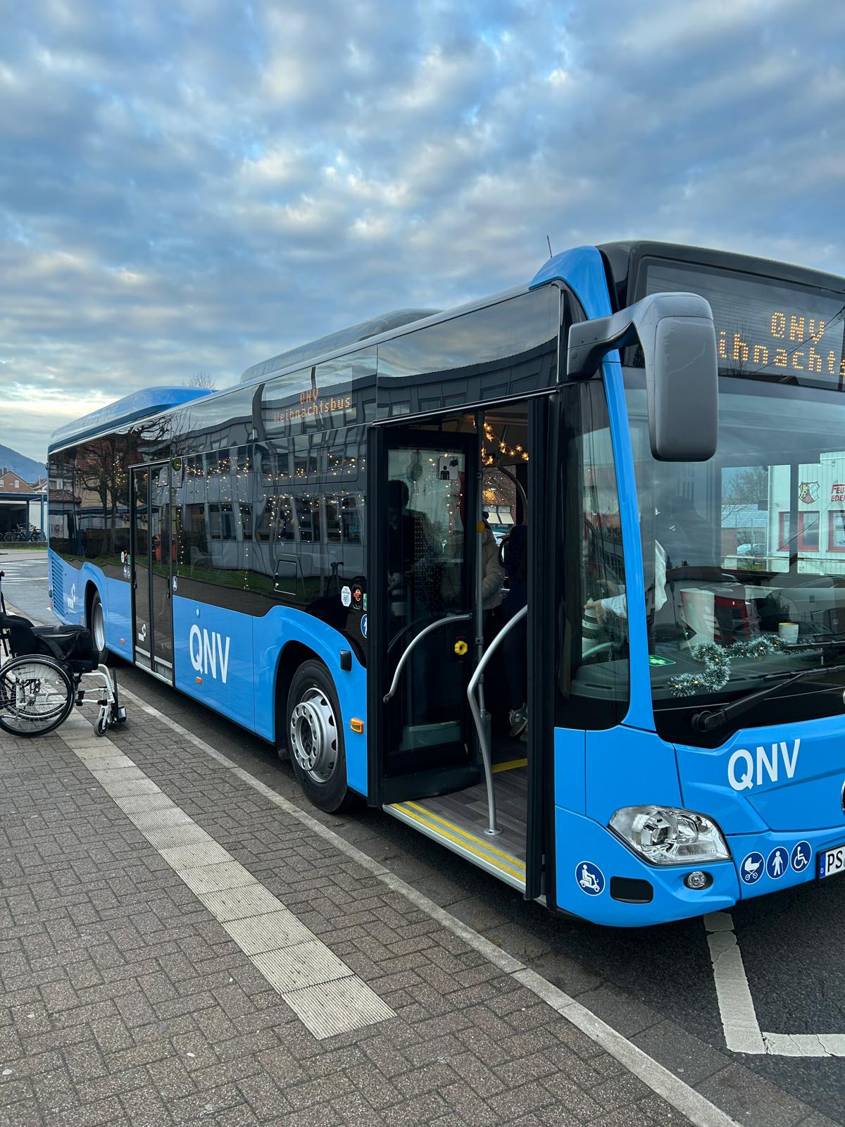 Geschenkelieferung durch Paul-Gillet-Realschule plus Edenkoben